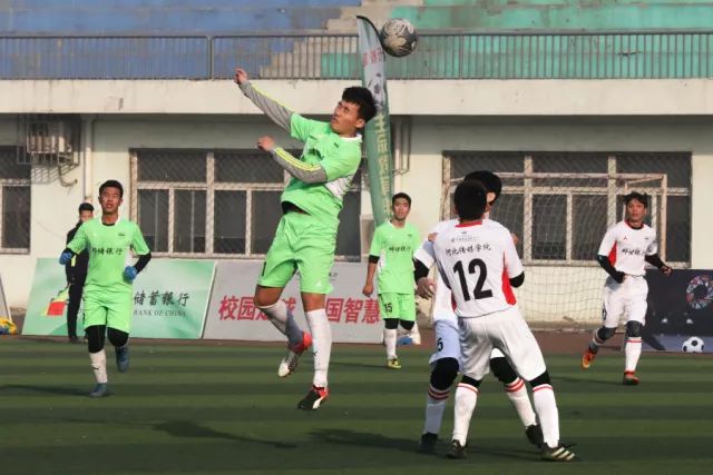 威廉王子对哈里梅根回国的愤怒反应引发关注